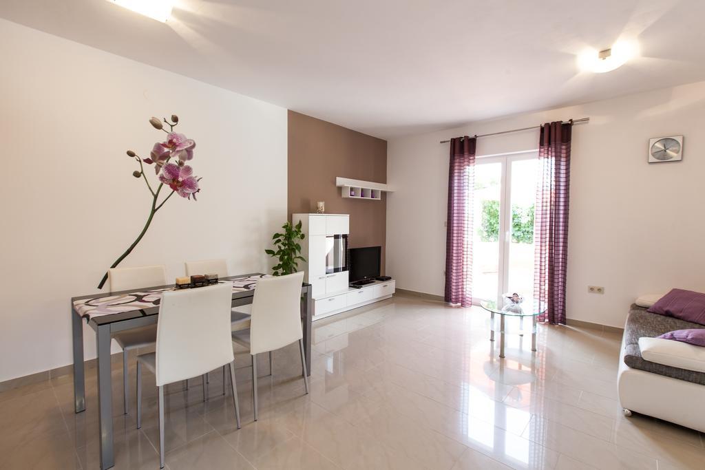 The Golden Island Apartments Krk Town Habitación foto